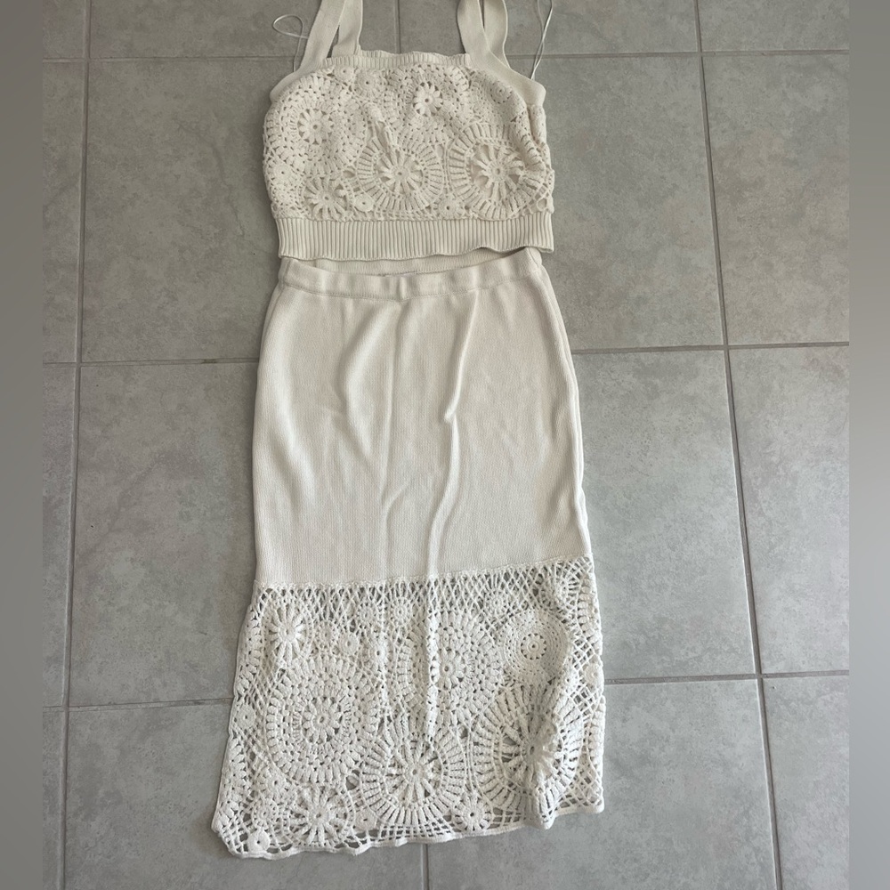 House of Harlow 2 piece crochet set